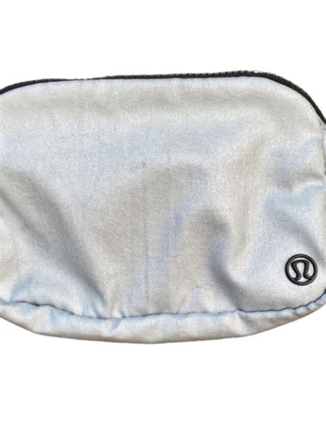 how to tell if a lululemon belt bag is fake